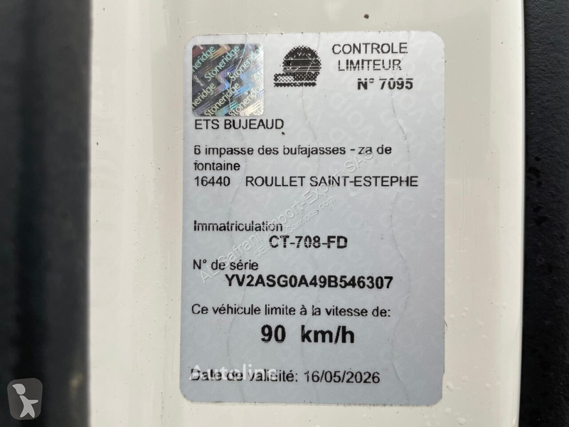 جرار Volvo 400