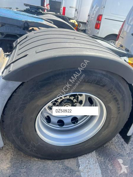 جرار Iveco NP 400