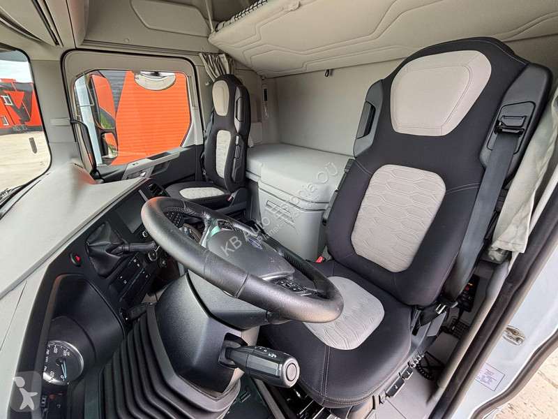 جرار Ford L COMFORT PLUS / SERVICE HISTORY...