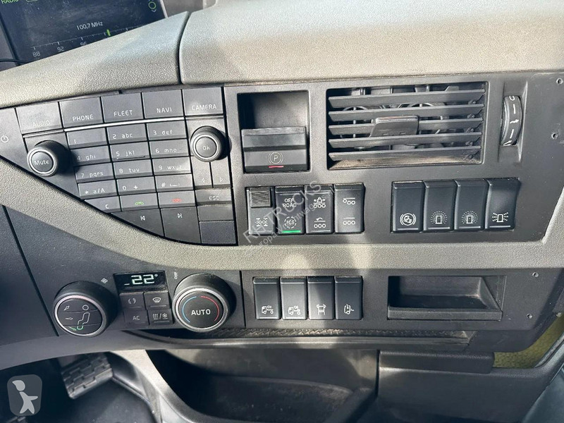 جرار Volvo 16750 8X4 - 180 TON - POWER STEERING...