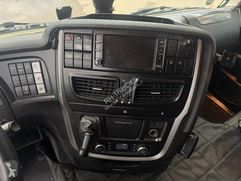Iveco 460 4X2 EURO 6 SKIRTS AIRCO RADIO tractor...