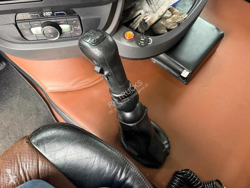 Trekker DAF XF  4X2 - MANUAL GEAR + TIPPER...