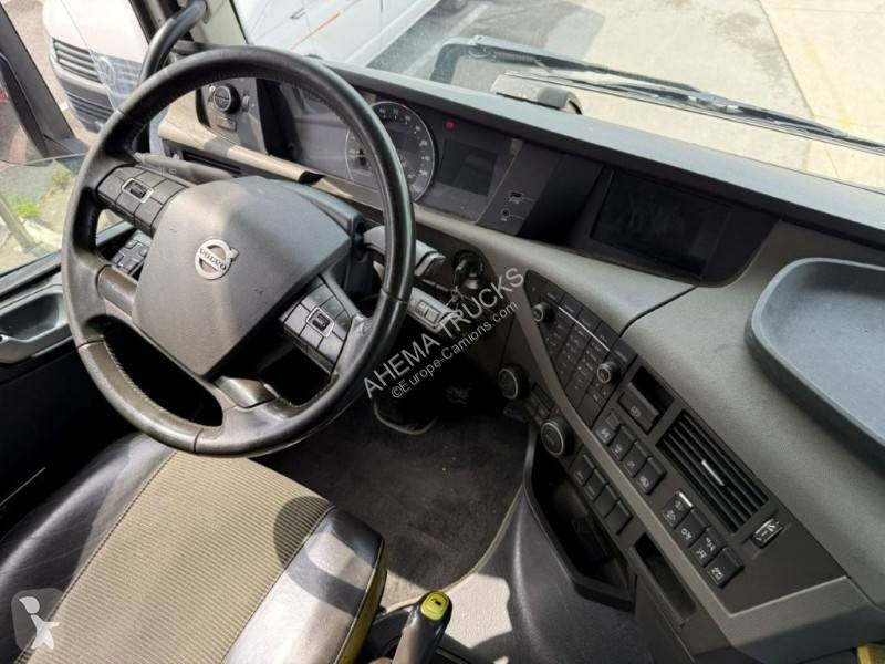جرار Volvo