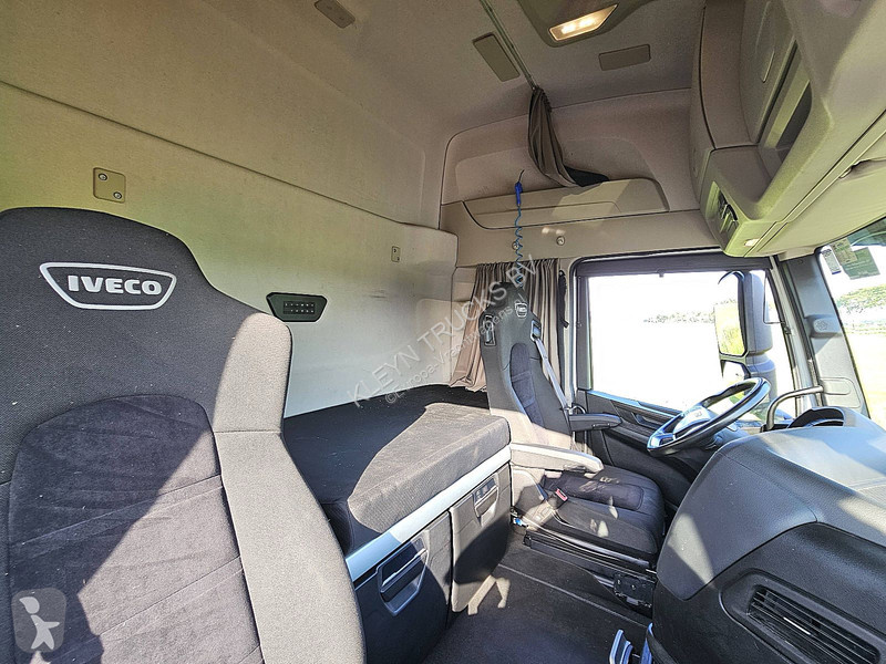 Iveco AS440S46 LNG tractor unit