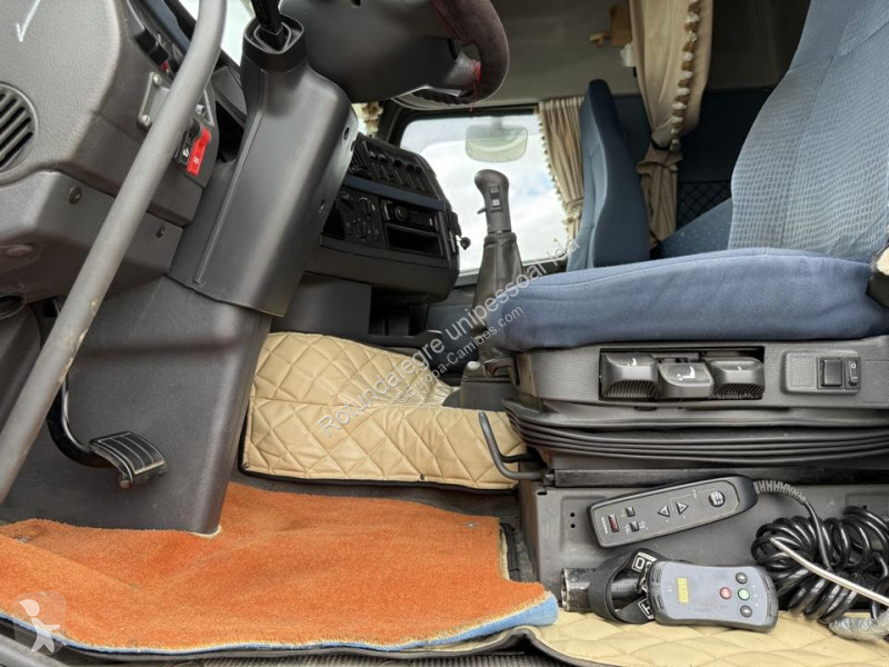 جرار Volvo 400