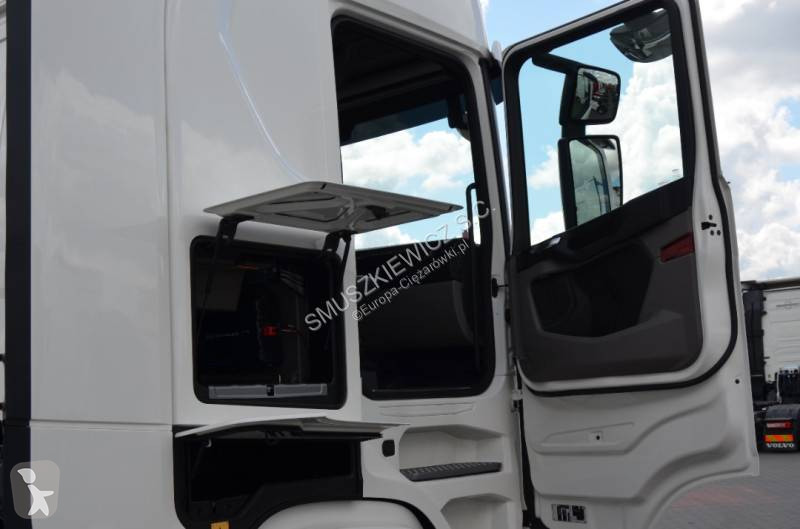 Влекач Scania