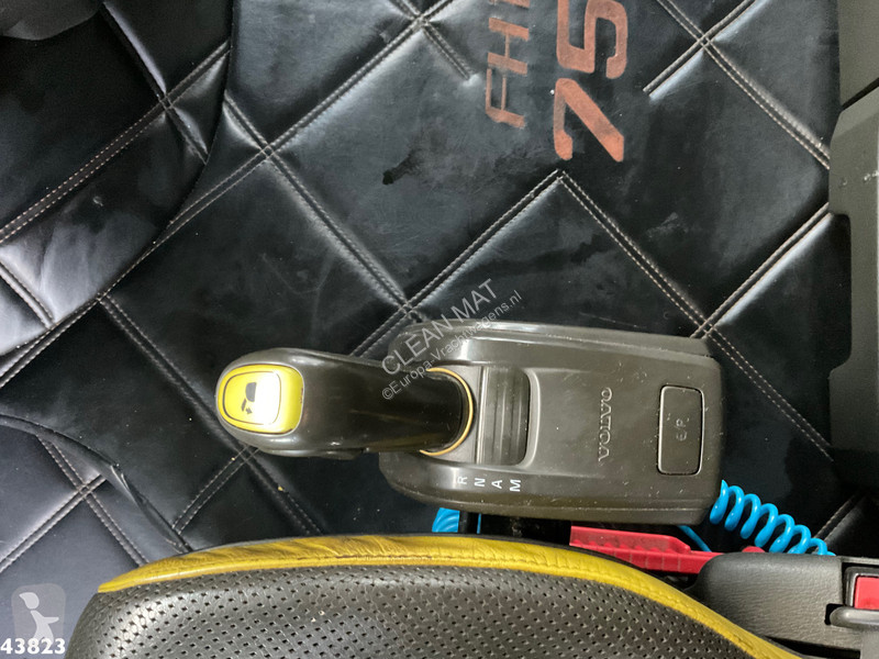 جرار Volvo 16750 8x4 Euro 6 Tridem Hydrauliek