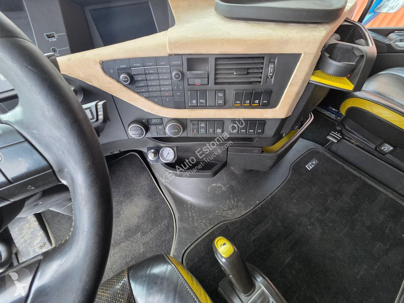 جرار Volvo 750 8x4 GCW 142 ton / GLOBE XL /...