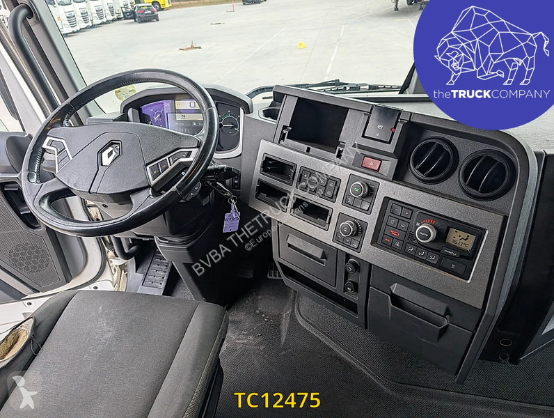 جرار Renault T 520