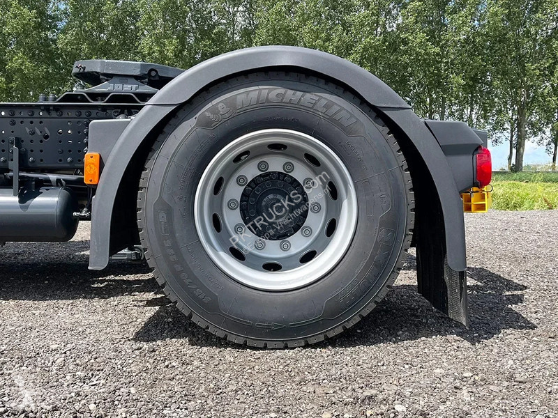 جرار Iveco S-Way AS440S43T/P AT Tractor Head (8...