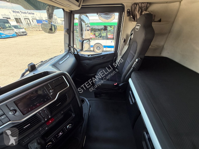 جرار Iveco S-WAY MY 19 AS440S51T/P