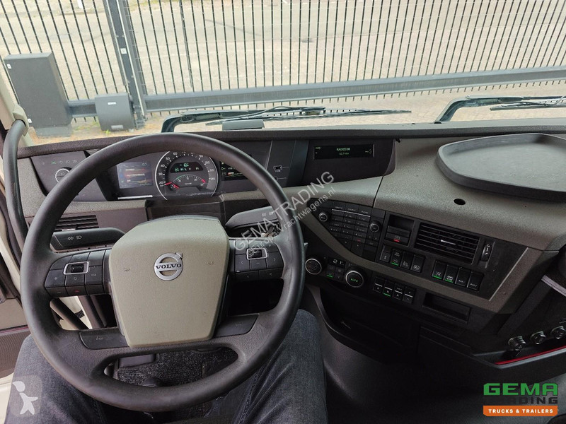 جرار Volvo 420 4X2 GlobeTrotter Euro 6B -...