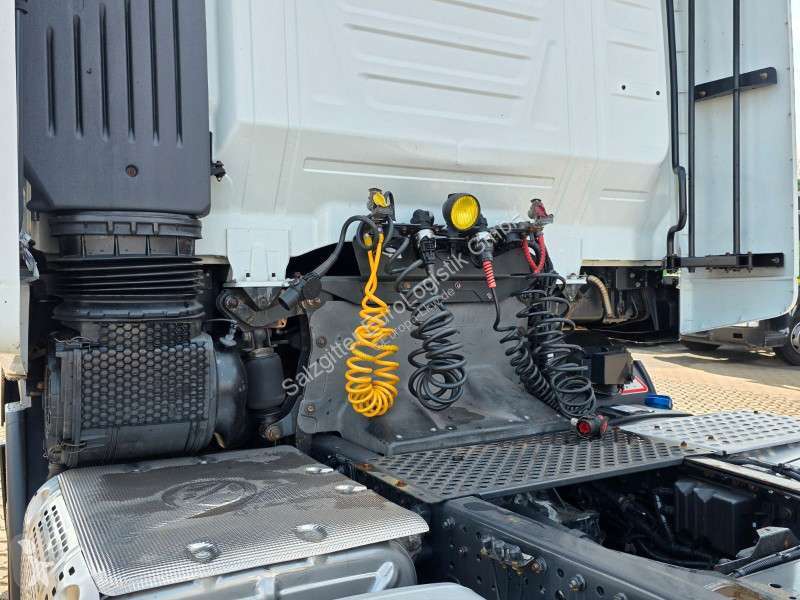 جرار Iveco 420 / Intarder