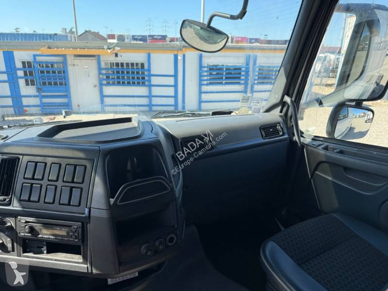 جرار Volvo