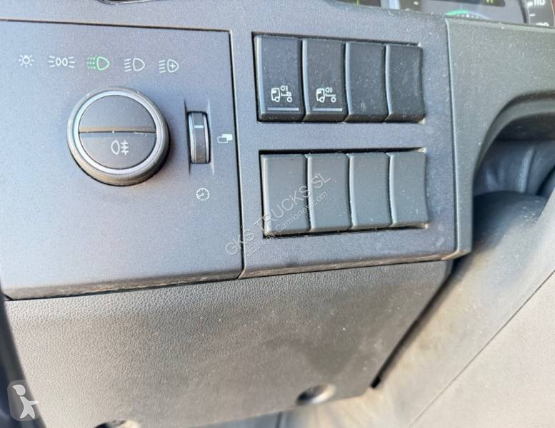جرار Volvo