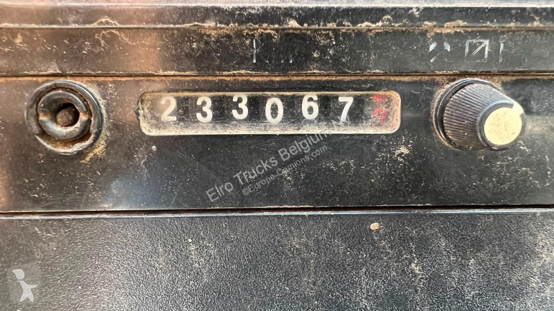 جرار Renault 385 (POMPE MANUELLE / MANUAL PUMP...