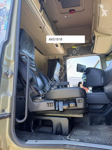 Влекач Scania R560