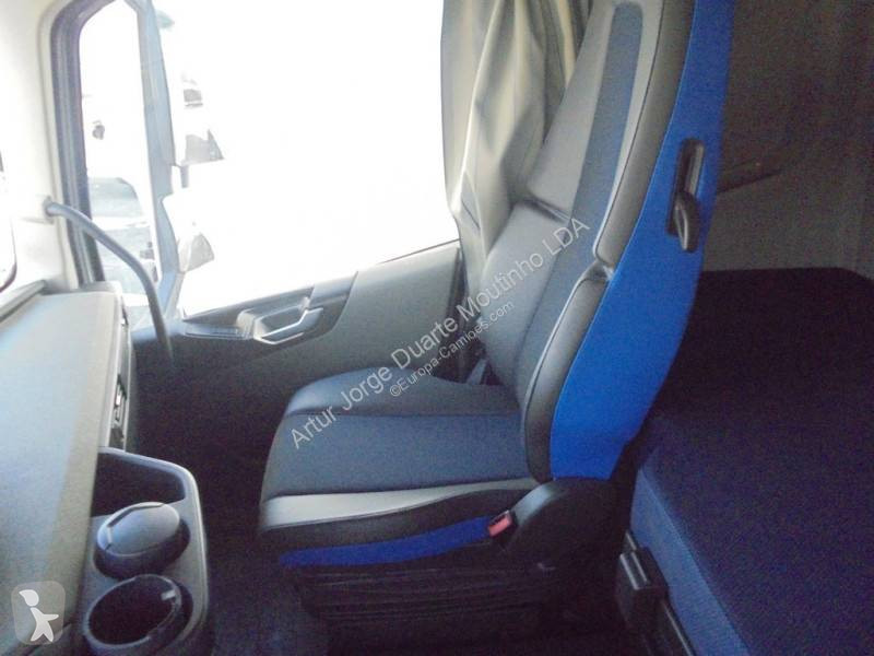 جرار Volvo