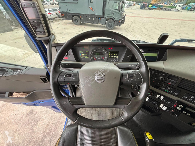جرار Volvo 750 10x4 GCW 185 ton / GLOBE XL /...