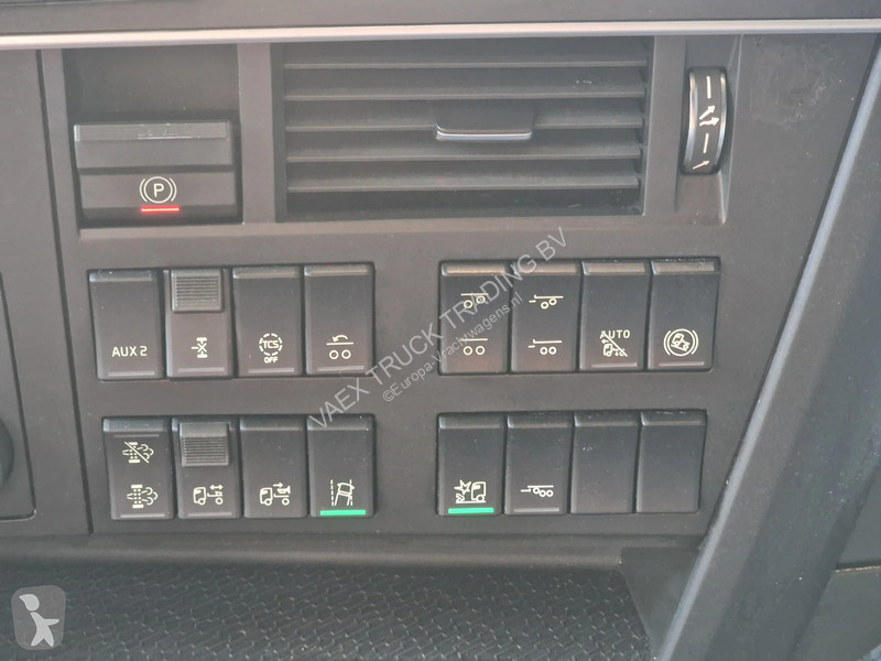 Trekker Volvo 13500 Globetrotter XL 6x2 -...
