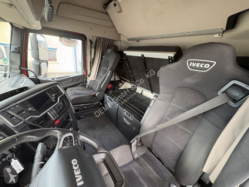 Nyergesvontató Iveco S...
