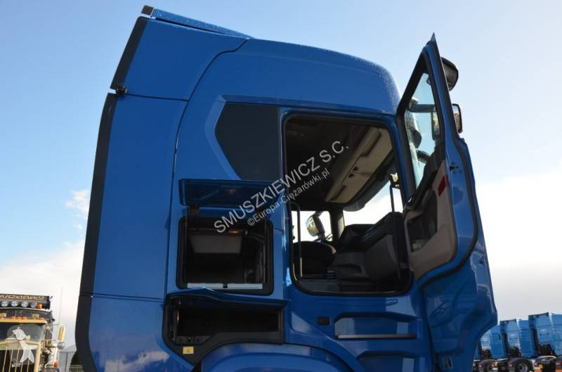 Cap tractor Scania 560