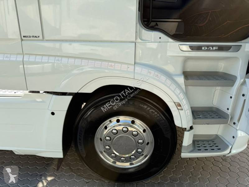 Тягач DAF 530