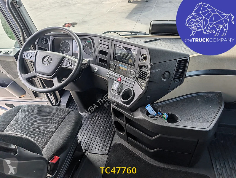 Тягач Mercedes 1851