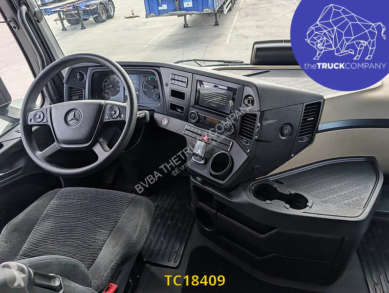 Тягач Mercedes 1851