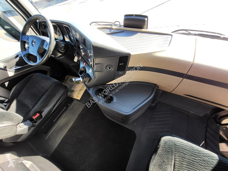 جرار Mercedes 2443