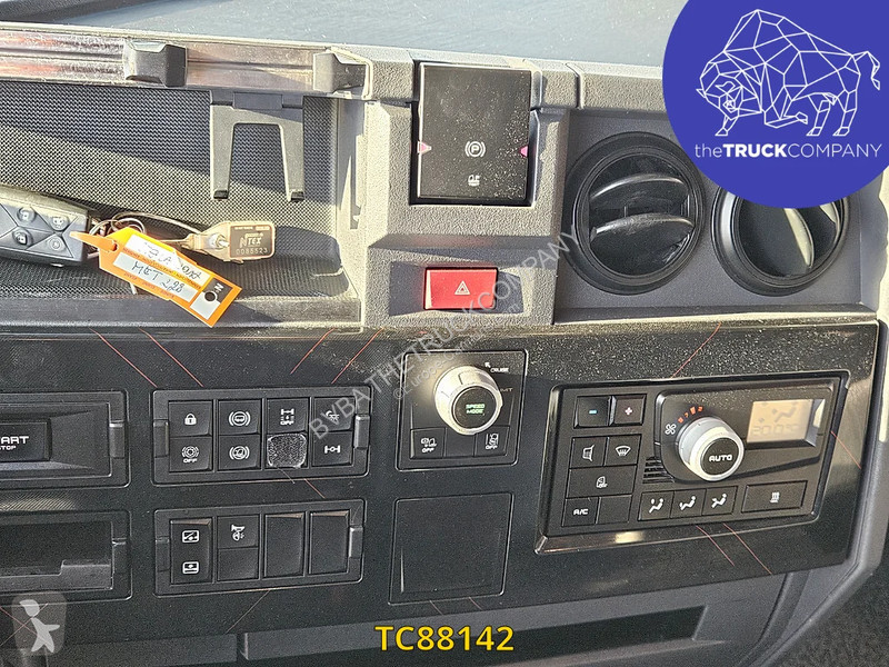 Renault T 520 tractor unit