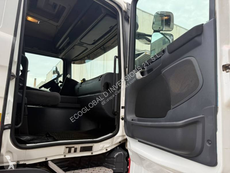Scania 400 tractor unit