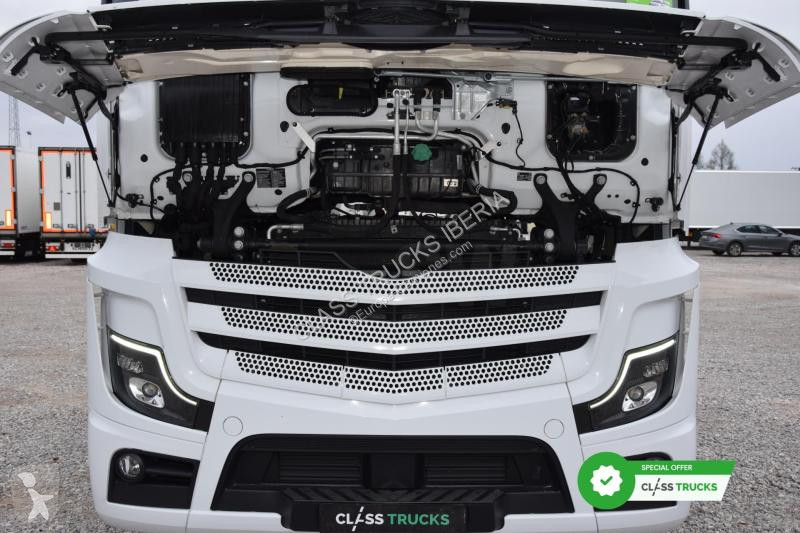 Mercedes 5 1845 BigSpace MirrorCam tractor unit