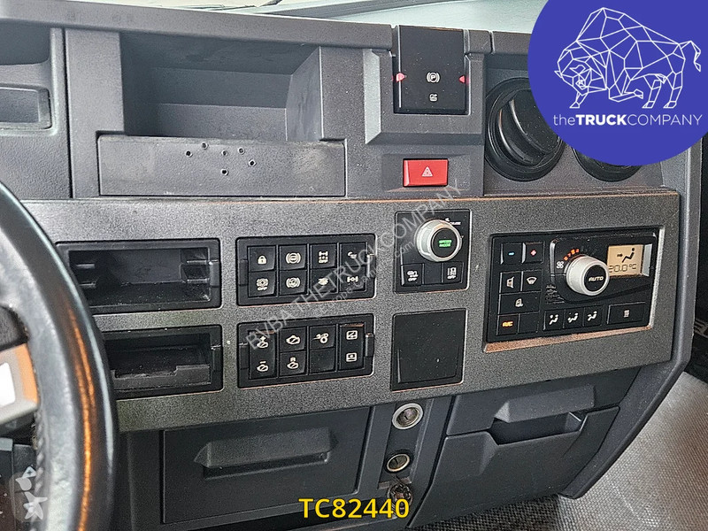 Renault T 440 tractor unit