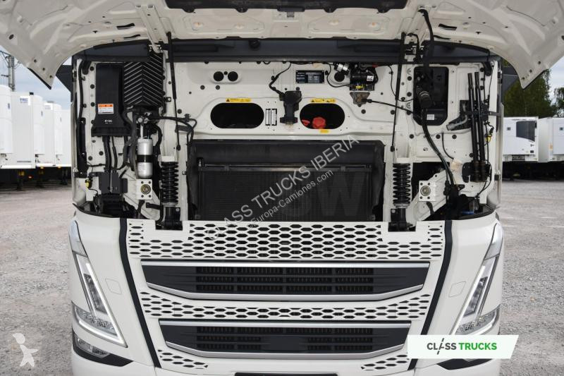Volvo FH 460 Globetrotter XL i-Save Side Skirts...