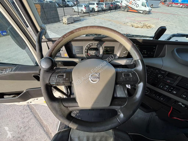 Tahač Volvo 500 6x2 GLOBE XL / HYDRAULICS