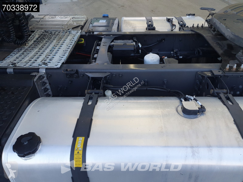Tahač Volvo 500 4X2 XL 2x Tanks ACC