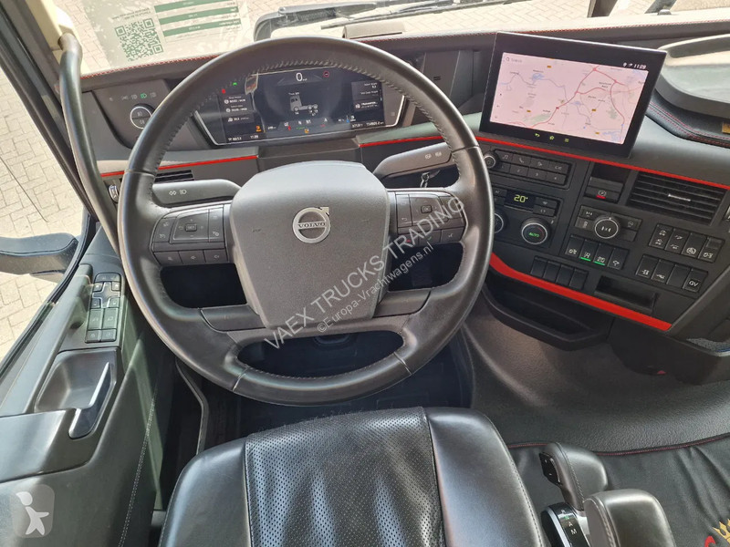Traktor Volvo 13540 Globetrotterl XL 6x4 -...