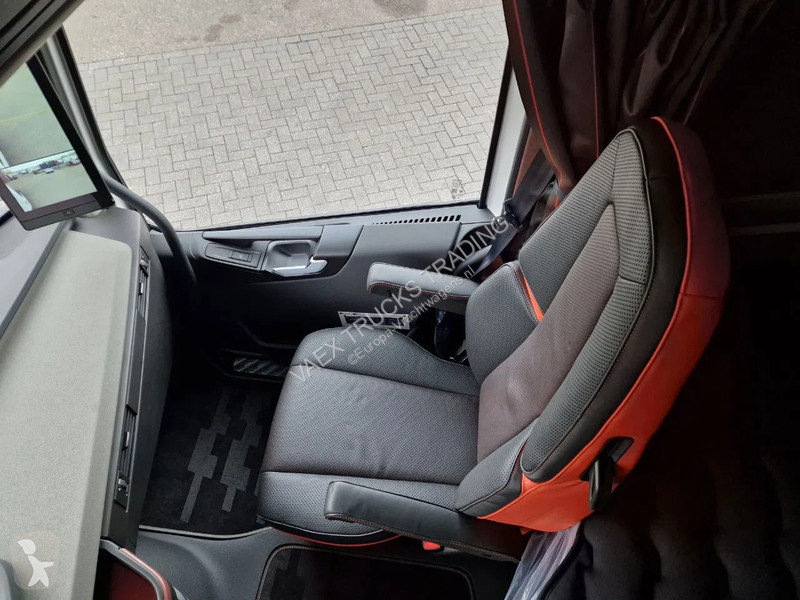 Traktor Volvo 780 Aero Globetrotter XL 4x2 -...