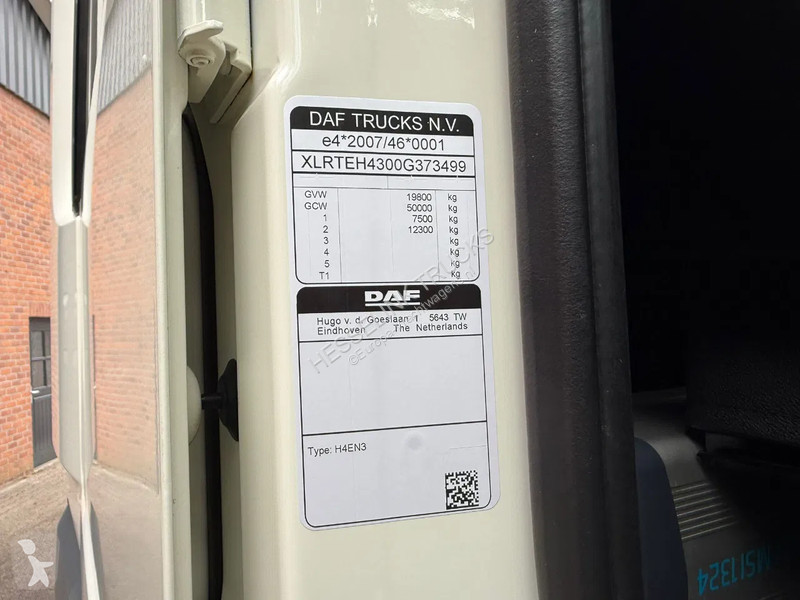 Trekker DAF 480 SSC Super Space 2x tank LED...