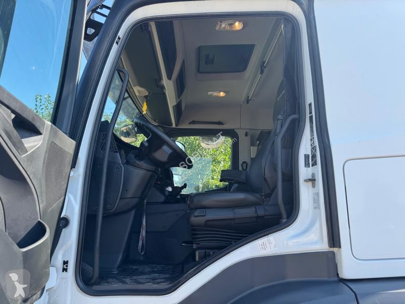 Tracteur Mercedes 2046