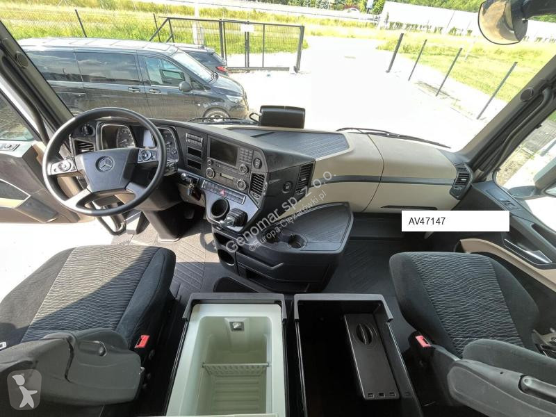 Traktor Mercedes 1848...