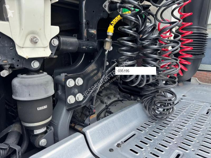 Traktor DAF XF 480 SSC Super Space 2x tank LED...