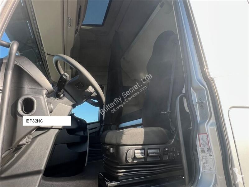 جرار Iveco S-WAY 500