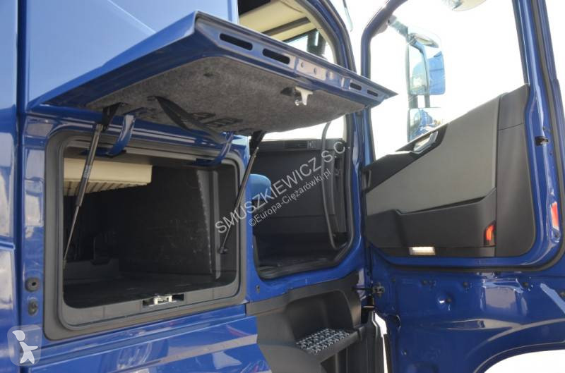 Cap tractor Volvo
