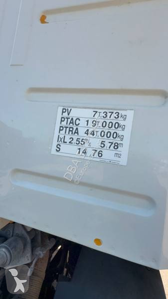 جرار Volvo