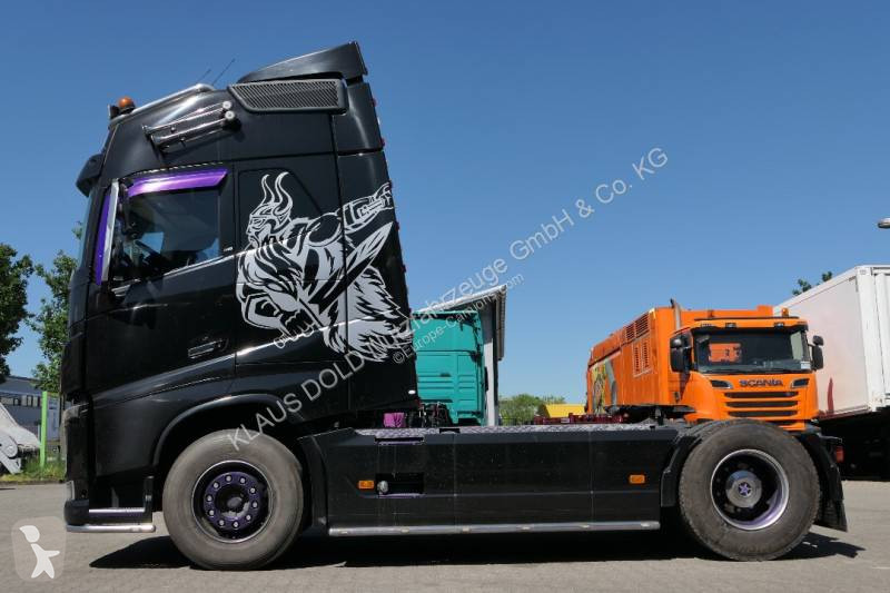 جرار Volvo