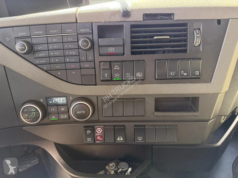 جرار Volvo 8X4 - 666274 KM