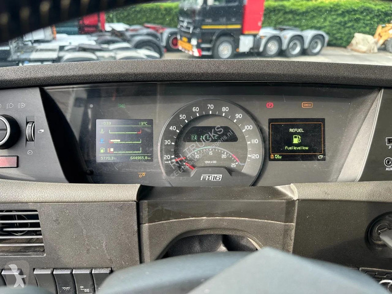 جرار Volvo 16750 8X4 - 180 TON - POWER STEERING...