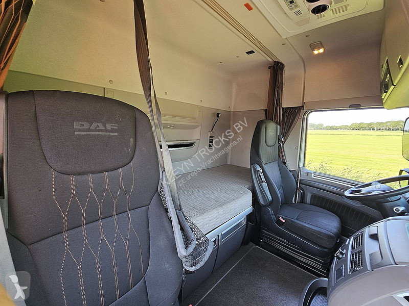 جرار DAF 530 SPACECAB